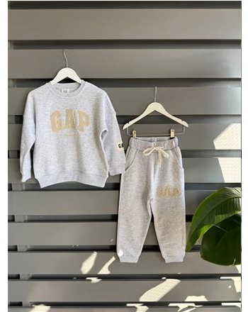 GAP nakışlı gri takım {3\10 YAŞ ARASI }