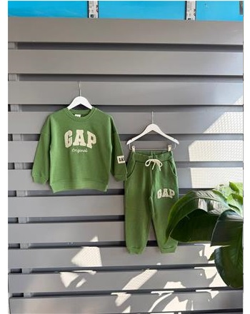 GAP nakışlı yeşil takım { 3\10 YAŞ ARASI }