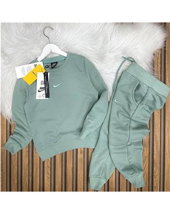 Nıke mint takım { 1\14 YAŞ ARASI }